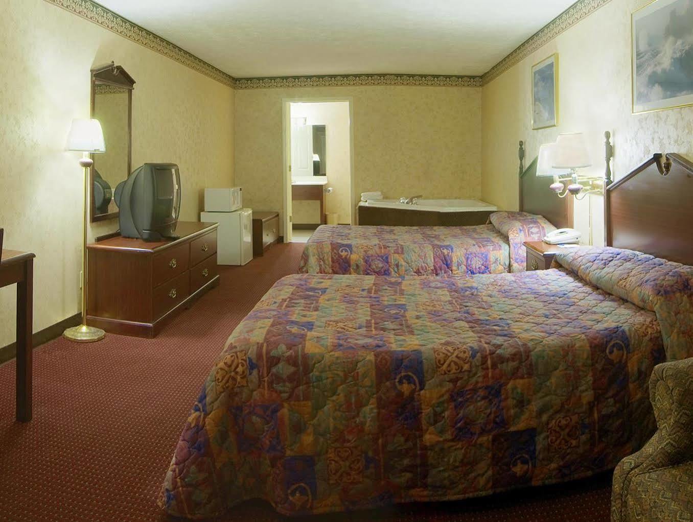 Americas Best Value Inn & Suites Mt. Pleasant Mount Pleasant Экстерьер фото