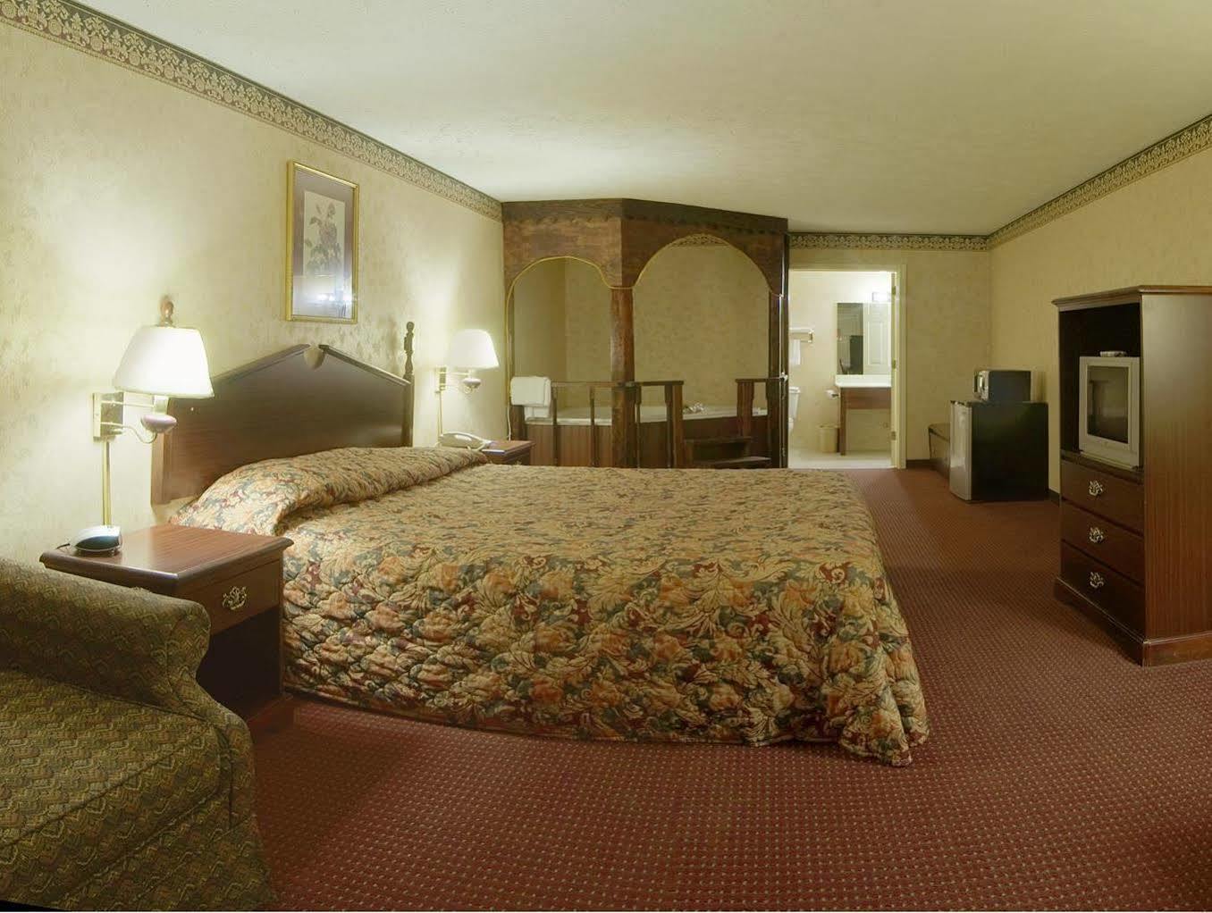 Americas Best Value Inn & Suites Mt. Pleasant Mount Pleasant Экстерьер фото